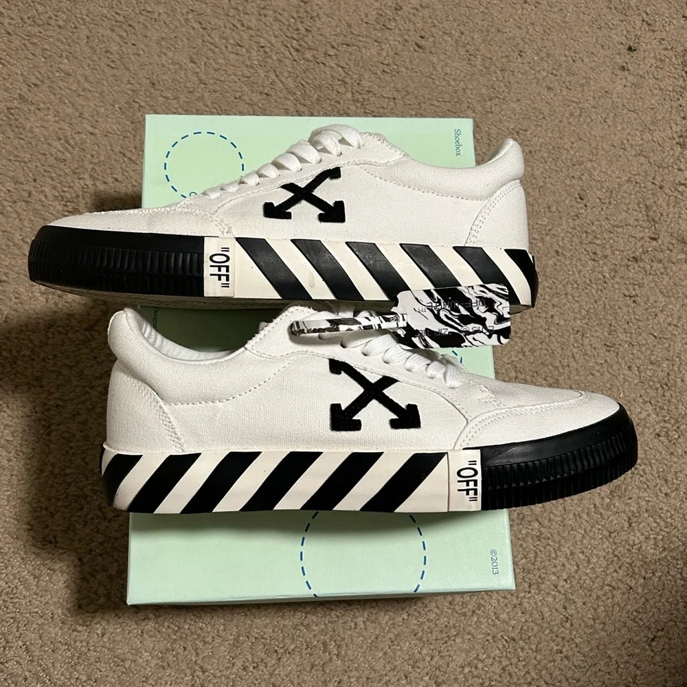 Men’s Off-White Vulcanized Low Sneaker - Picture 6 of 8